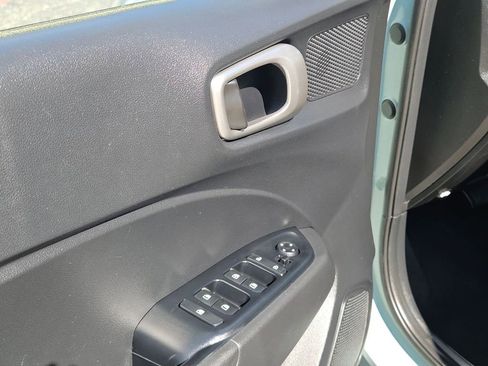 Used 2025 Hyundai Venue SEL FWD image 15