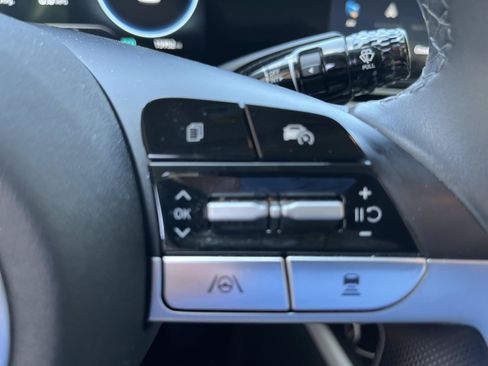 Used 2025 Hyundai Elantra Limited FWD image 23