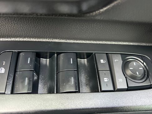 Certified 2025 Toyota Tacoma SR5 image 11