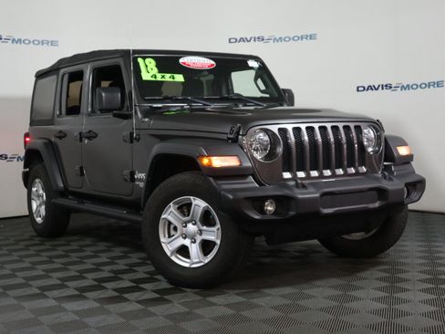 Used 2018 Jeep Wrangler Unlimited Sport S AWD/4WD image 2