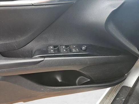 Used 2019 Toyota Camry SE image 14