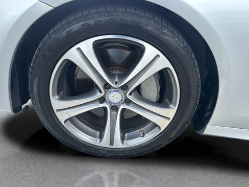 Used 2017 Mercedes-Benz E 300 4MATIC image 19