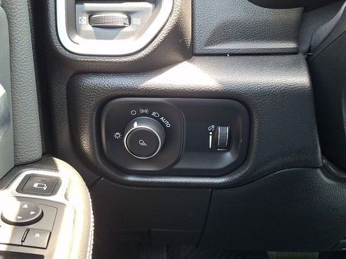 Used 2023 RAM 2500 Big Horn AWD/4WD image 26