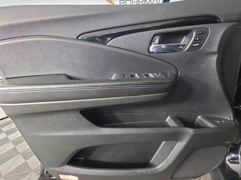 Used 2021 Honda Pilot Touring image 35