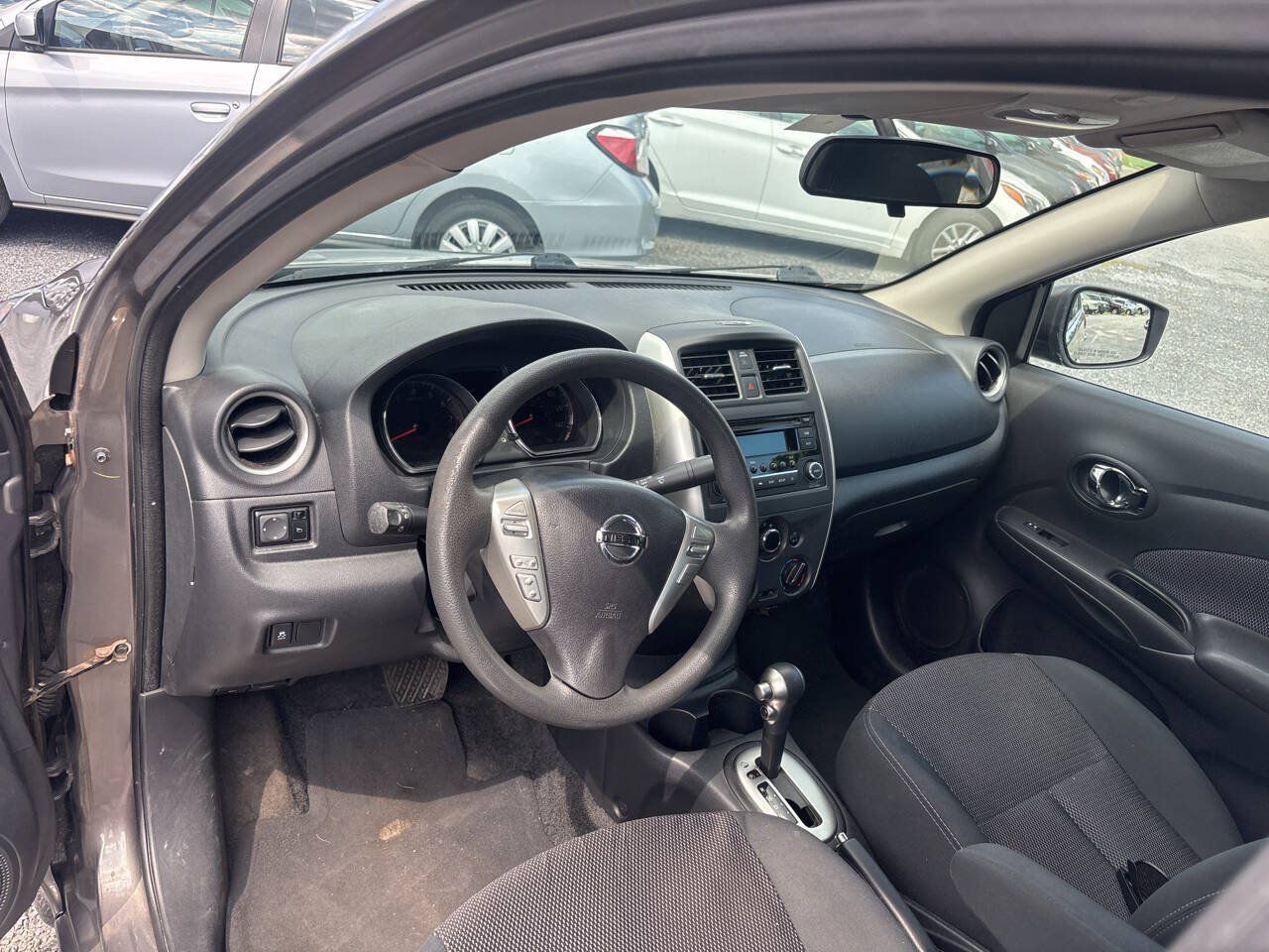 Used 2015 Nissan Versa SV FWD image 15