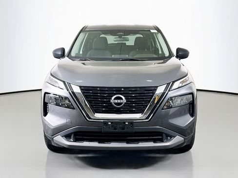 Used 2023 Nissan Rogue S image 2