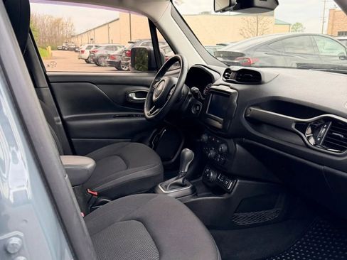 Used 2018 Jeep Renegade Altitude image 6