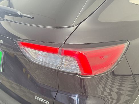 Used 2021 Ford Escape Titanium image 34