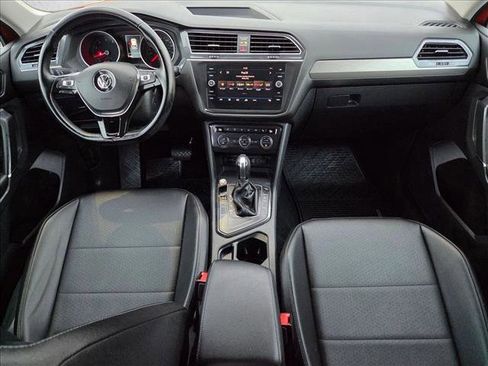 Used 2018 Volkswagen Tiguan SE image 16