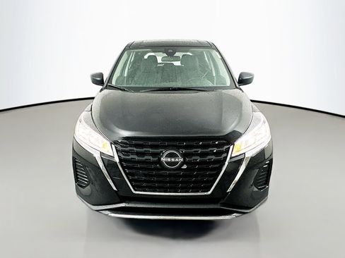 Used 2022 Nissan Kicks S FWD image 2
