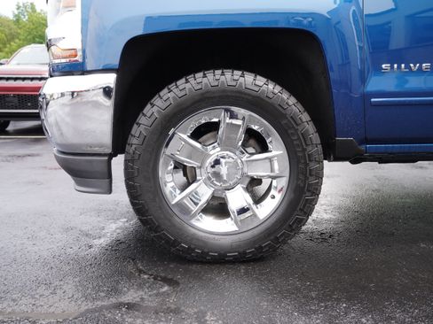 Used 2018 Chevrolet Silverado 1500 LT w/ LT Eassist Package AWD/4WD image 13