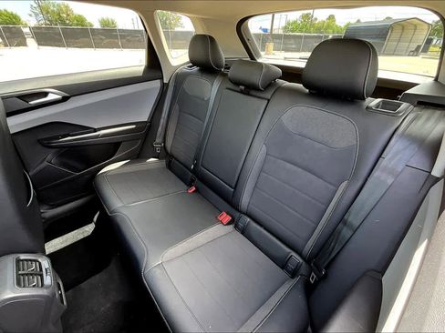 Used 2022 Volkswagen Taos SE image 21