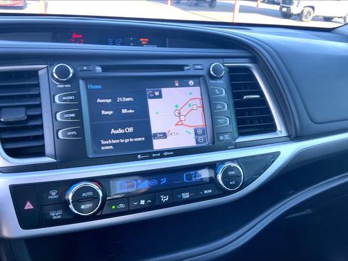 Used 2018 Toyota Highlander SE FWD image 34