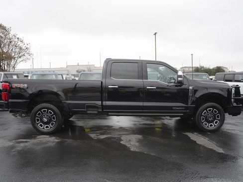Used 2024 Ford F350 Platinum w/ FX4 Off-Road Package image 5