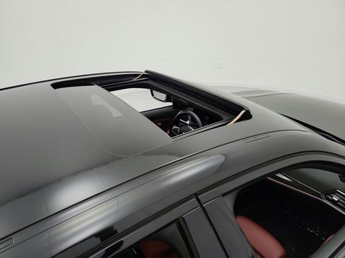 Used 2023 BMW 330i xDrive Sedan w/ M Sport Package image 23