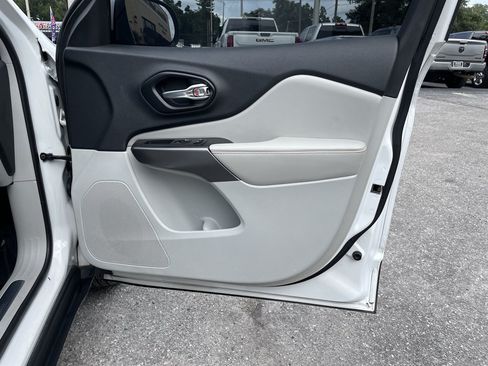 Used 2019 Jeep Cherokee Limited w/ Trailer Tow Group AWD/4WD image 36