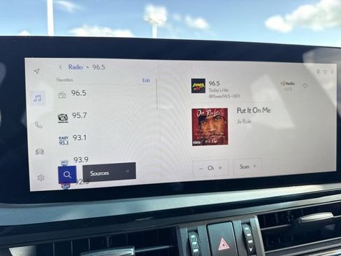 Used 2025 Lexus ES 350 F Sport w/ Accessory Package (Z2) FWD image 16