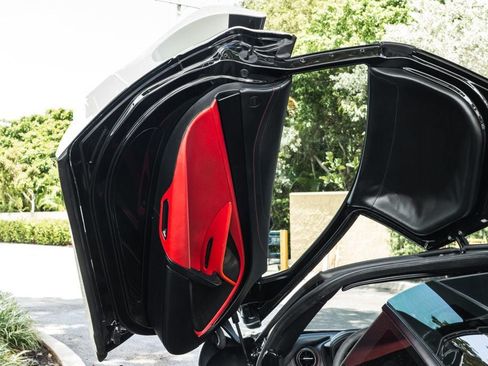 Used 2018 McLaren 720S Performance RWD image 24