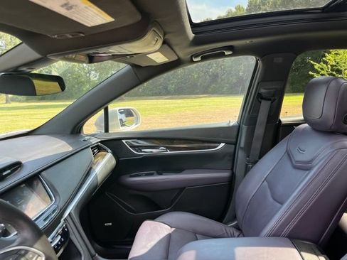 Used 2017 Cadillac XT5 Luxury w/ Driver Awareness Package AWD/4WD image 19