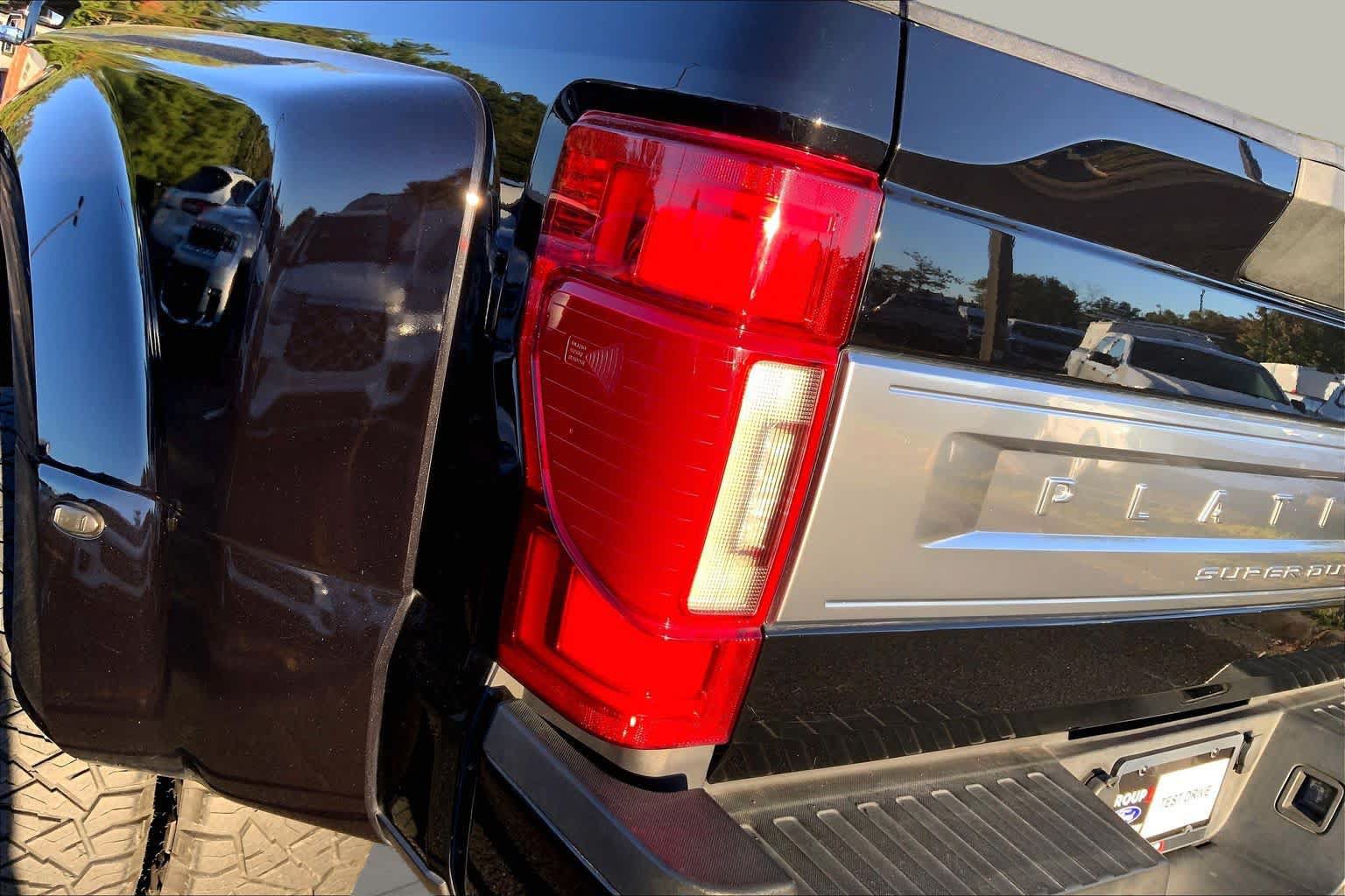 Used 2022 Ford F350 Platinum w/ FX4 Off-Road Package AWD/4WD image 28