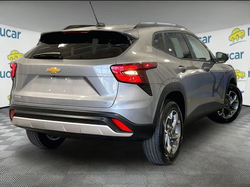 Used 2025 Chevrolet Trax LT w/ LT Convenience Package FWD image 6