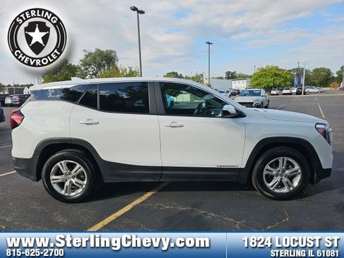 Used 2024 GMC Terrain SLE FWD image 3