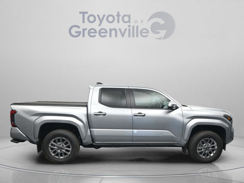 Used 2025 Toyota Tacoma Limited AWD/4WD image 17