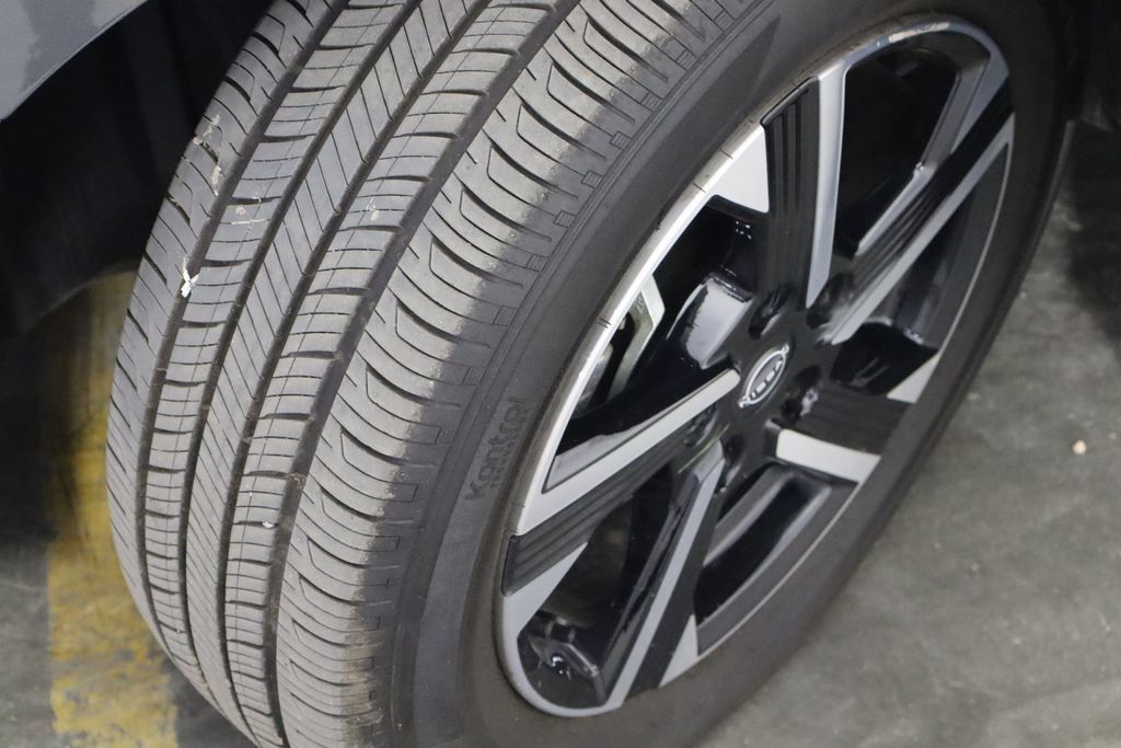 Used 2024 Nissan Sentra SV FWD image 37