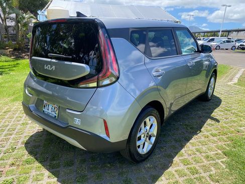 Used 2024 Kia Soul LX w/ Option Group 015 FWD image 7