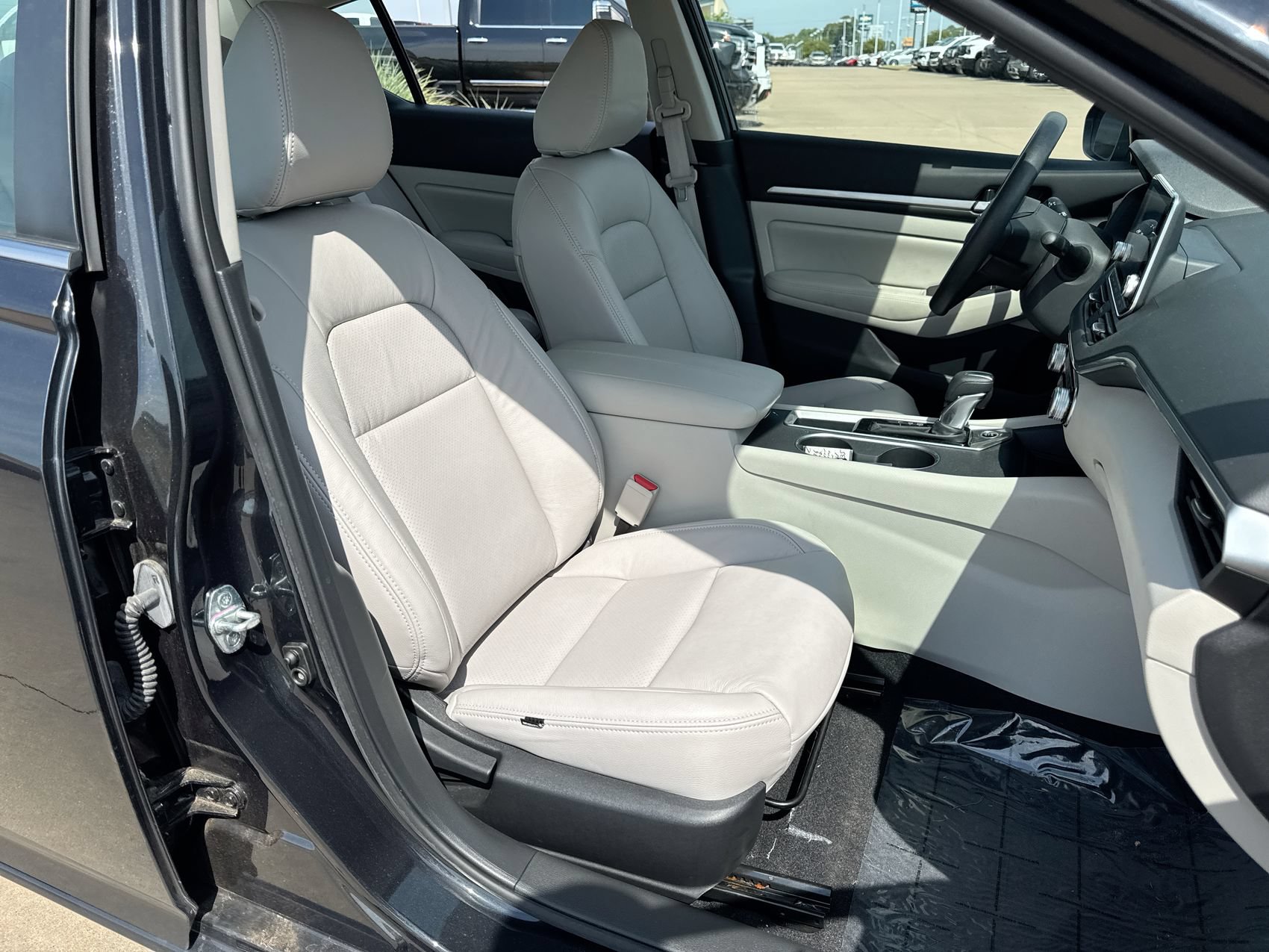 Used 2022 Nissan Altima 2.5 SV FWD image 23