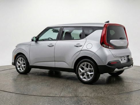 Used 2025 Kia Soul LX w/ LX Technology Package image 6