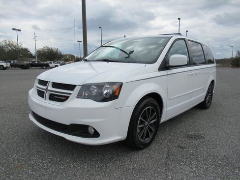 Used 2017 Dodge Grand Caravan GT image 3