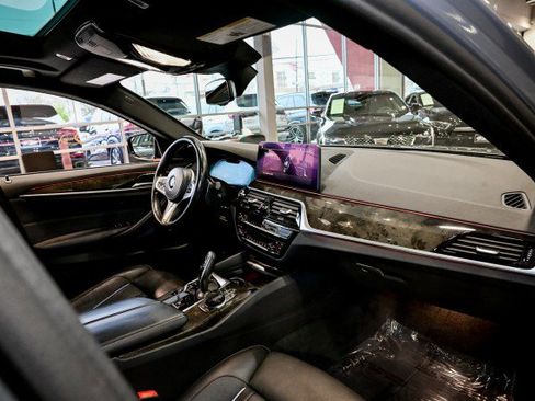 Used 2021 BMW 530i xDrive w/ Executive Package image 21