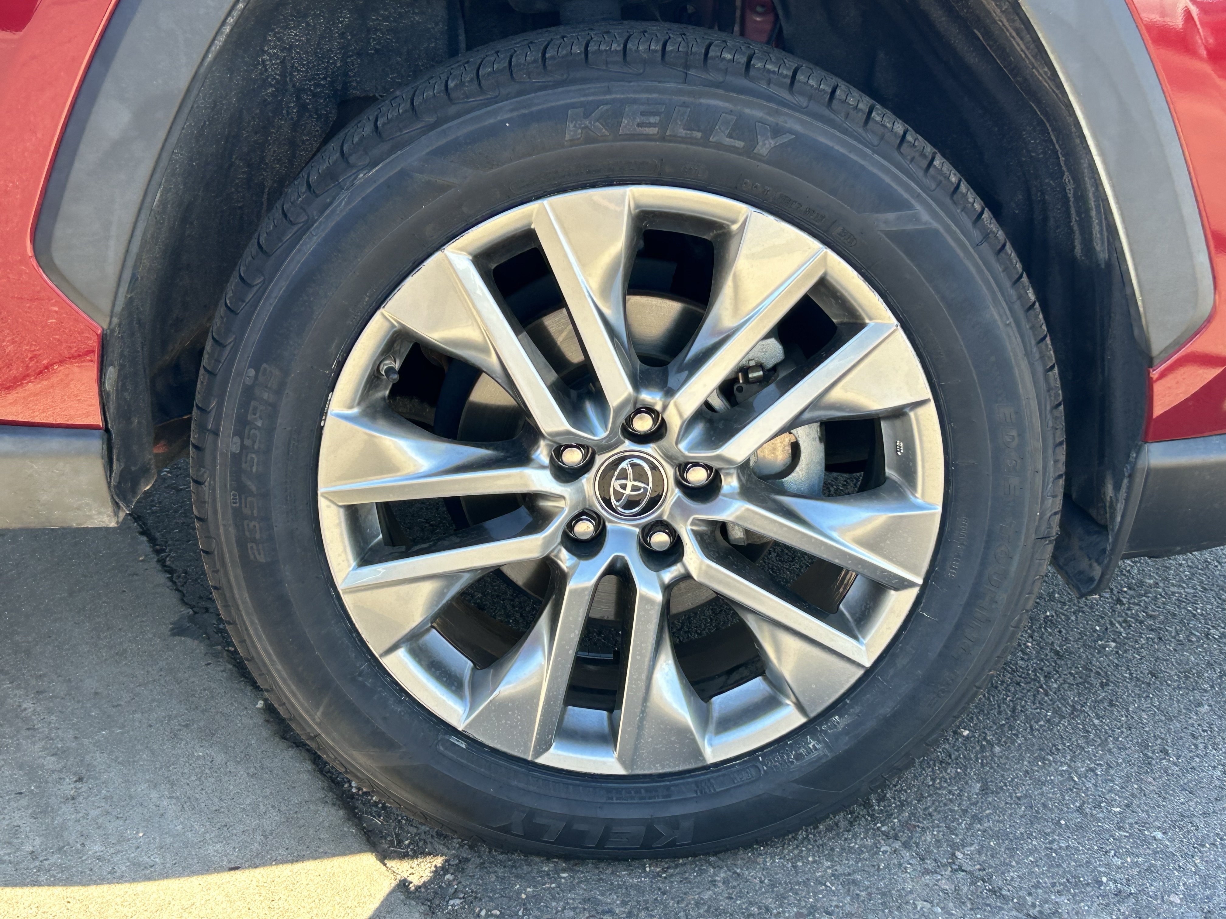 Used 2019 Toyota RAV4 Limited w/ Cold Weather Package FWD image 8