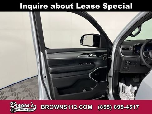 Used 2026 Jeep Grand Wagoneer Limited w/ Premium Group II AWD/4WD image 15