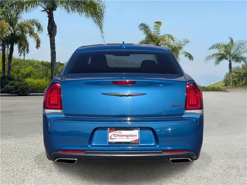 Used 2021 Chrysler 300 Touring w/ Sport Appearance Package RWD image 5