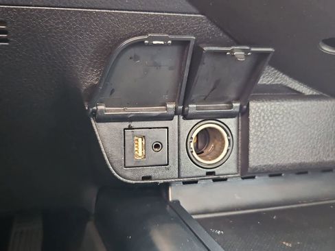 Used 2018 Toyota Camry LE FWD image 30