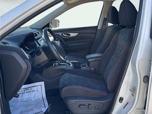 Used 2016 Nissan Rogue SV image 9