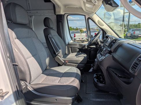 Used 2025 RAM ProMaster 2500 w/ Convenience Group FWD image 11