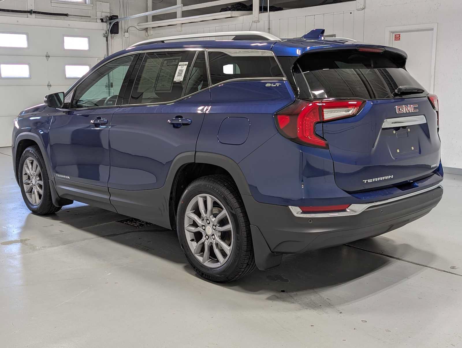 Used 2022 GMC Terrain SLT w/ Tech Package AWD/4WD image 10
