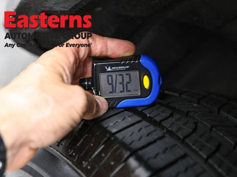 Used 2018 Jeep Grand Cherokee Laredo RWD image 28