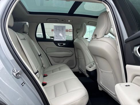 Used 2025 Volvo V60 B5 Cross Country Plus image 23