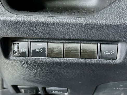 Used 2021 Toyota RAV4 XLE image 17