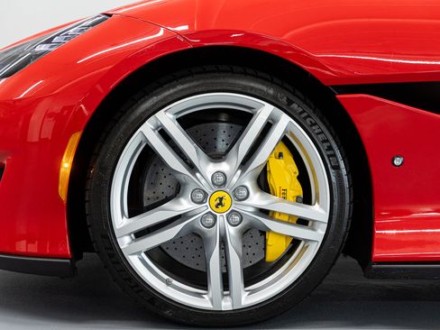 Used 2020 Ferrari Portofino RWD image 20
