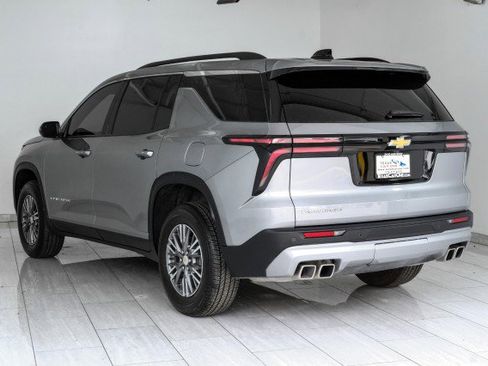 Used 2025 Chevrolet Traverse LT w/ LPO, Floor Liner Package FWD image 8