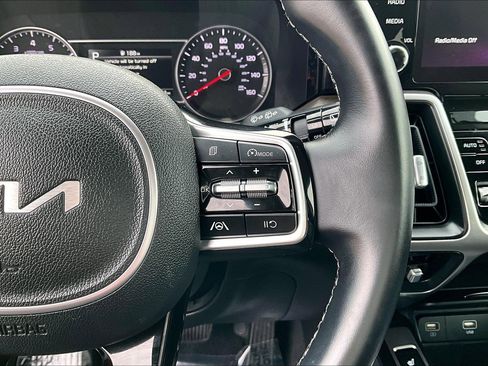 Used 2022 Kia Sorento S w/ Panoramic Sunroof Package image 12