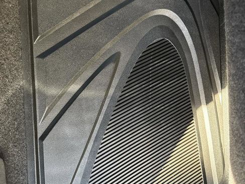 Used 2021 GMC Acadia SLE image 17