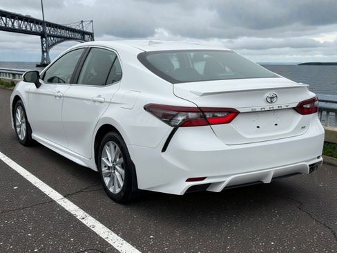 Used 2024 Toyota Camry SE image 6