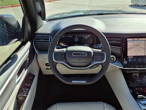 New 2025 Jeep Wagoneer L Series II image 11
