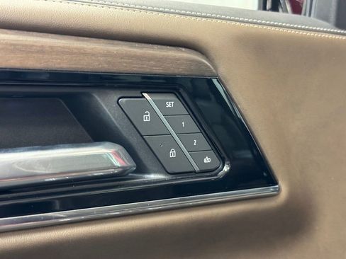 Used 2025 GMC Yukon Denali Ultimate w/ LPO, Floor Liner Package image 9